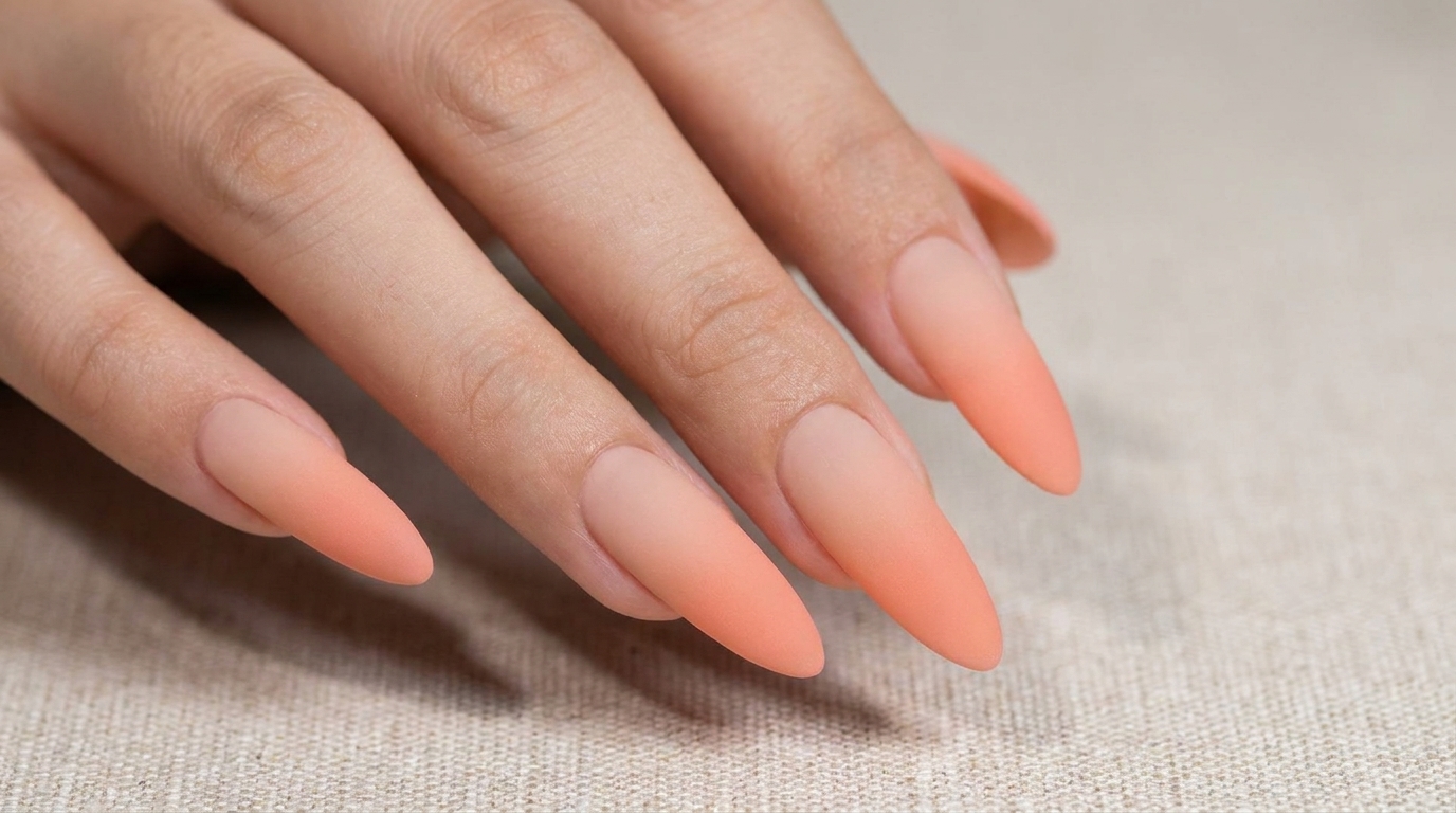 Pfirsichfarbene Ombré-Nägel mit Matt-Finish — Schritt-für-Schritt-Anleitung