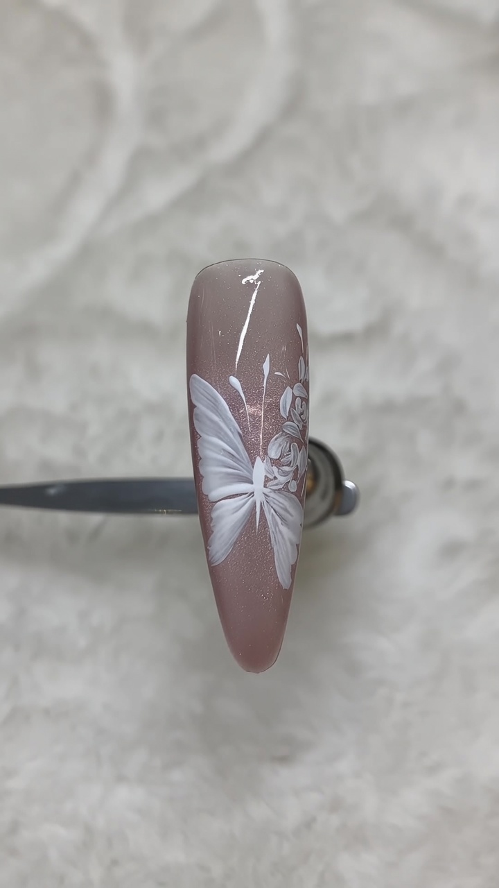 Handgemalte Schmetterling und Rosen Nail Art – Schritt-für-Schritt Anleitung