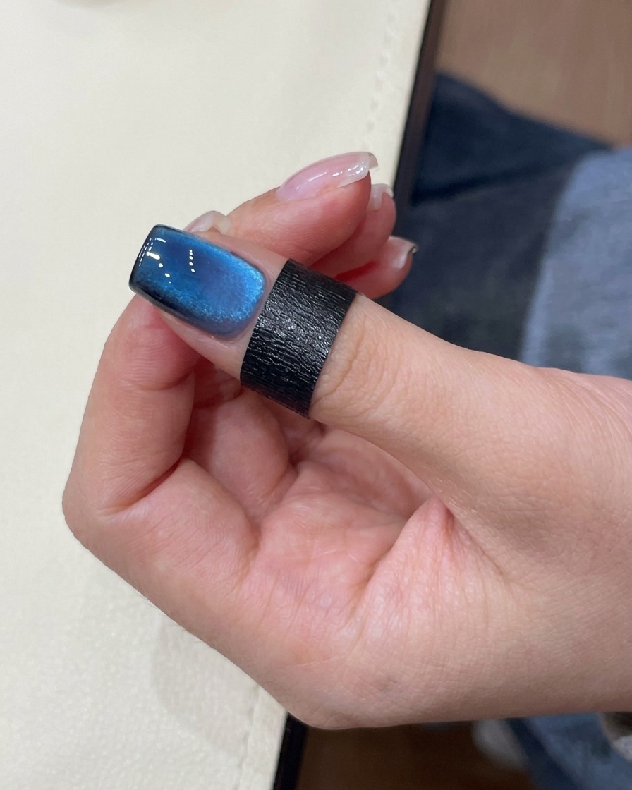 Mit der Magnetkante den Cat-Eye-Schimmer definieren.