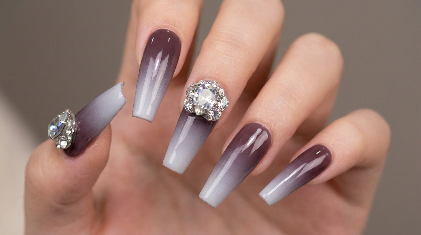 Elegante Airbrush-Gradient-Nägel: Dunkles Lila zu Weiß — Experten-Anleitung