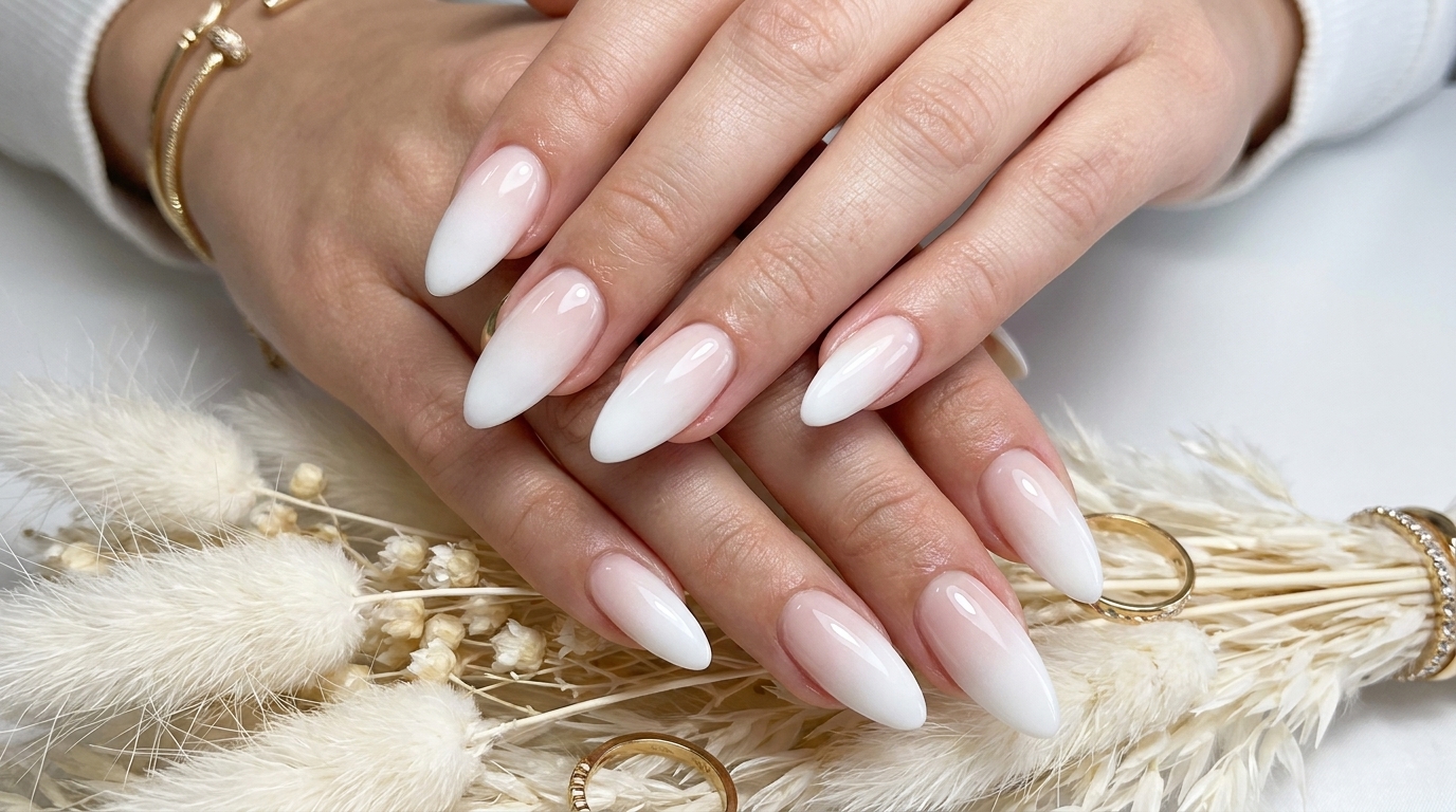 Elegante weiße Airbrush-Ombré-Nägel — Schritt-für-Schritt-Anleitung