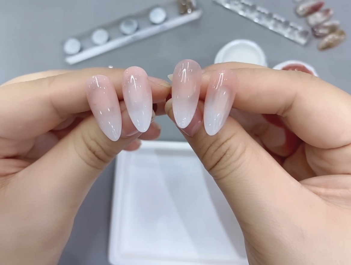 Nude und Weiß Gel Ombré Nägel — Schritt-für-Schritt Anleitung für Anfänger