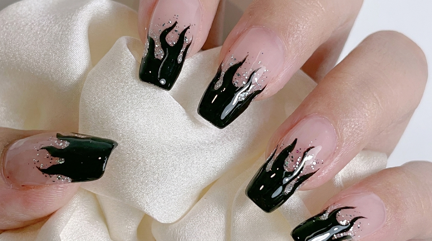 Schwarze Flammen Nail Art mit Silber-Glitzer-Verlauf — Schritt-für-Schritt Anleitung