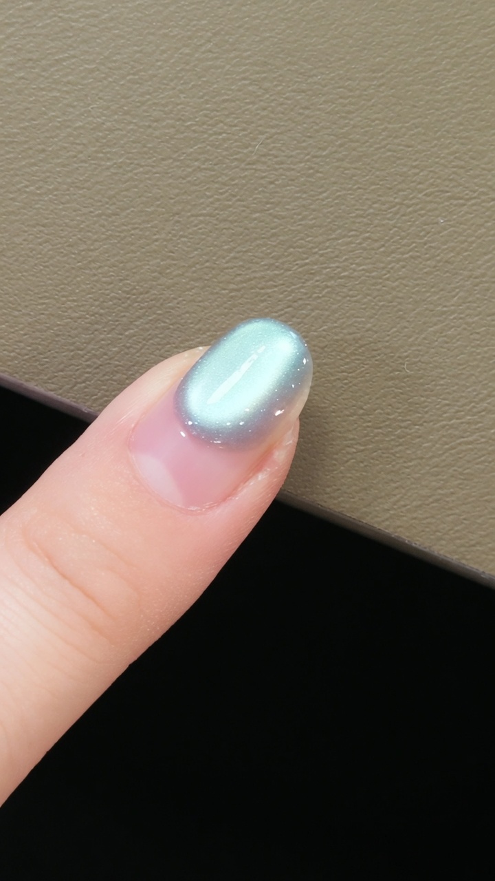 Grüne Cat-Eye-Nägel in Glas-Optik — Professionelle Anleitung für magnetisches Nageldesign