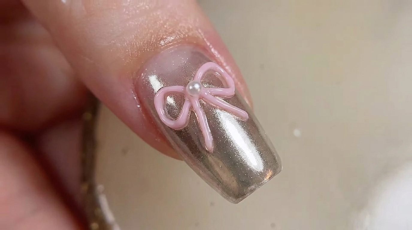 3D Chrome-Gel-Nägel mit Schleife — Trendiges Metallic Nail Art Tutorial