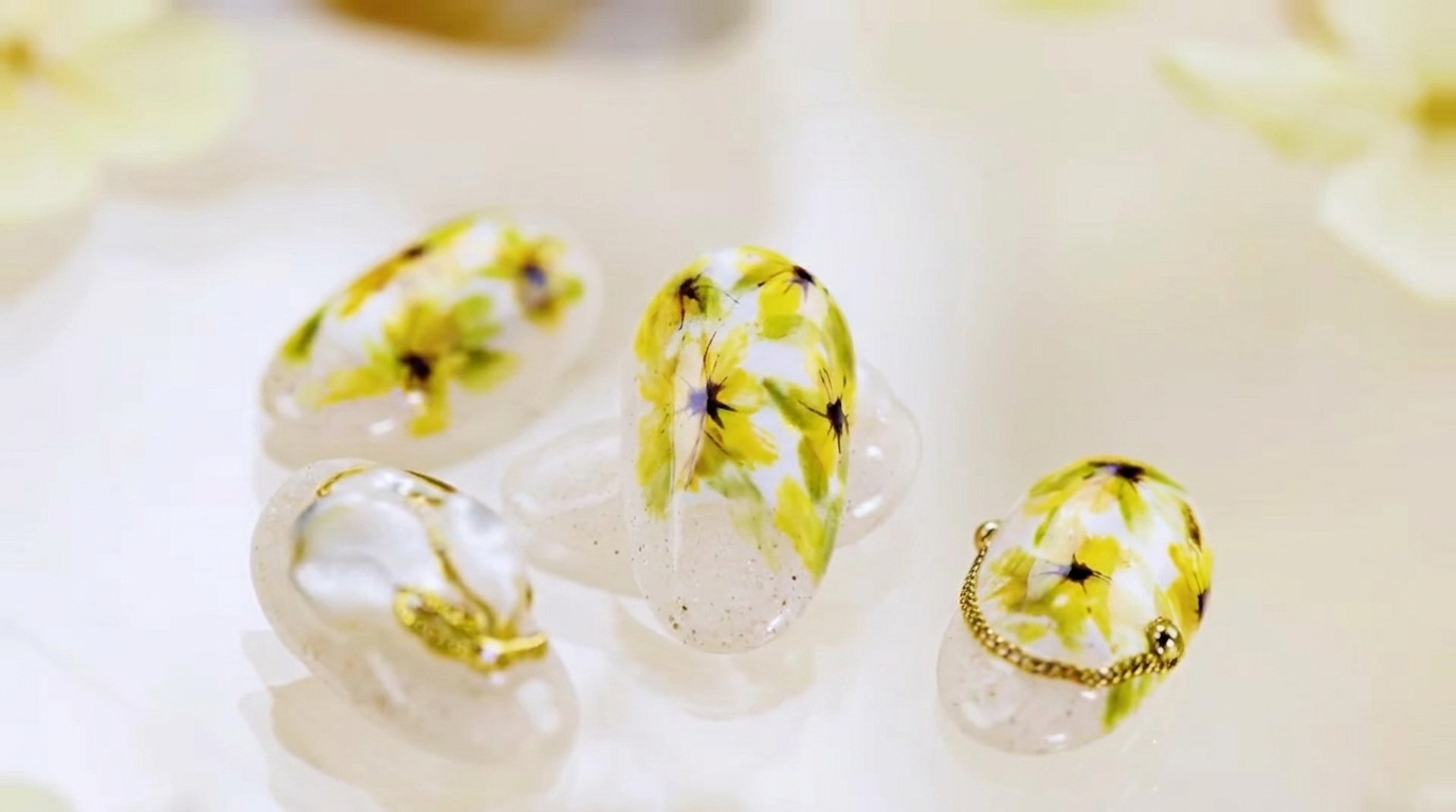 Frühlings-Gänseblümchen Nageldesign – Einfache Schritt-für-Schritt-Anleitung