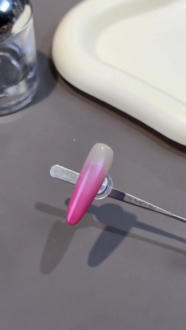 Rosa Ombré Cat-Eye-Nägel — Schritt-für-Schritt-Anleitung