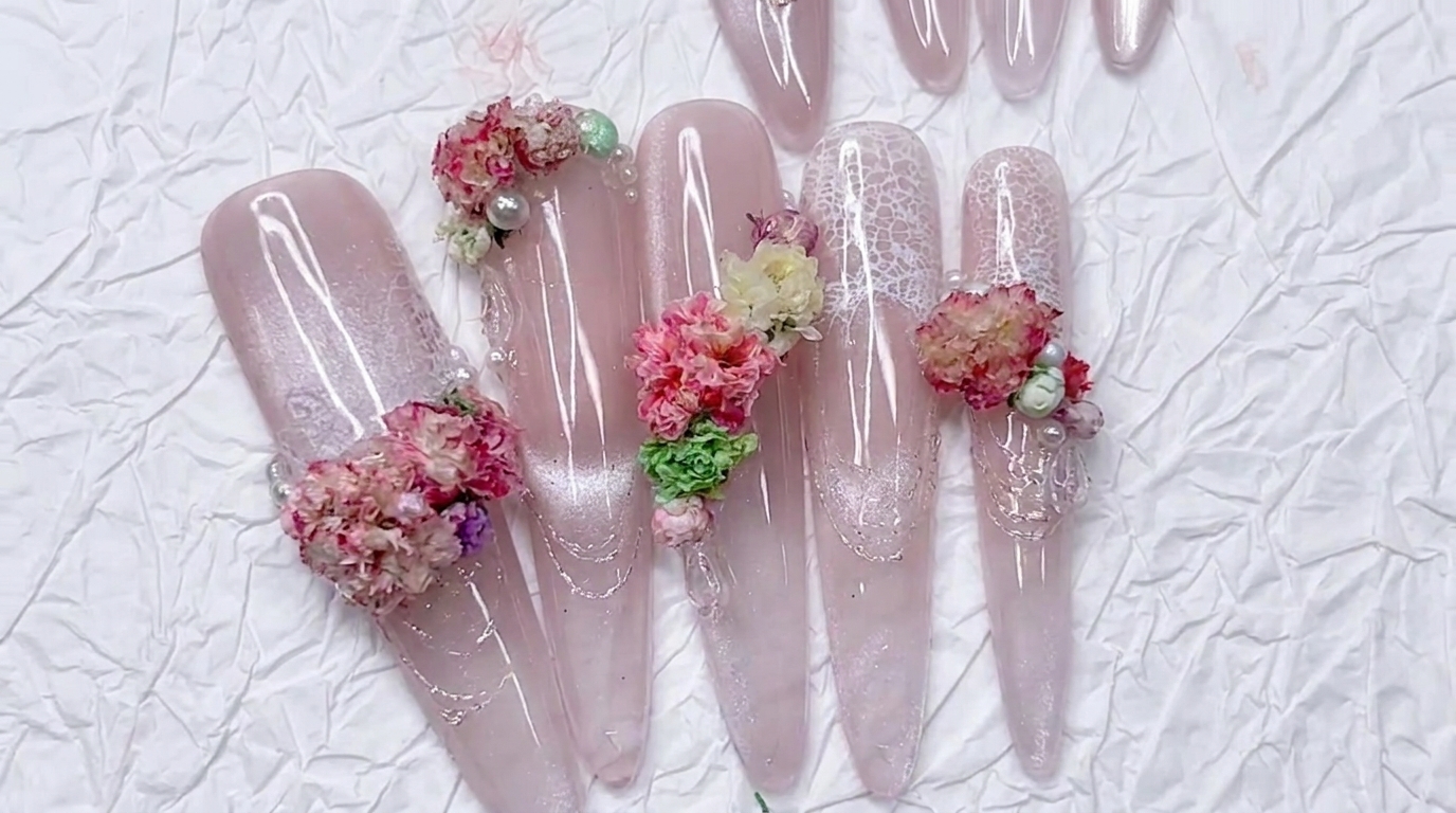 Spitze und 3D florale Cat-Eye Nägel — Elegantes DIY-Tutorial