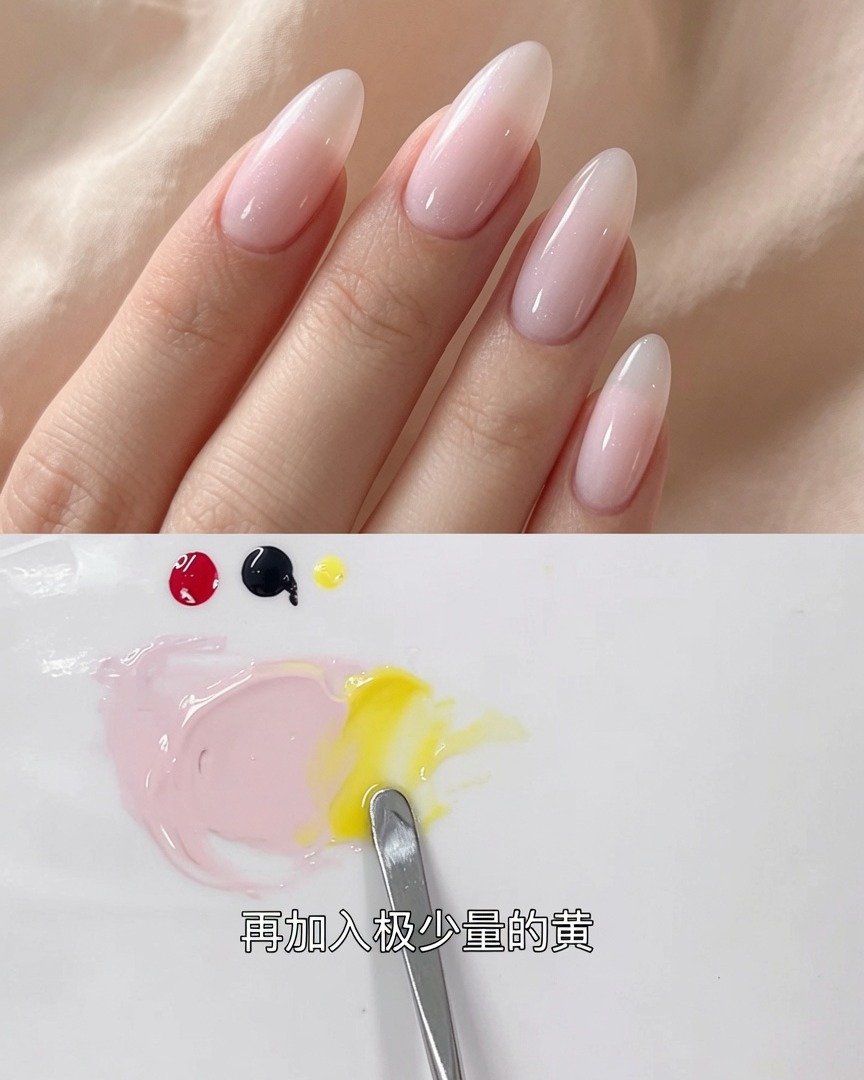 Der Spatel vermischt aktiv das gelbe Gel mit der grau-rosa Mischung auf der Palette.