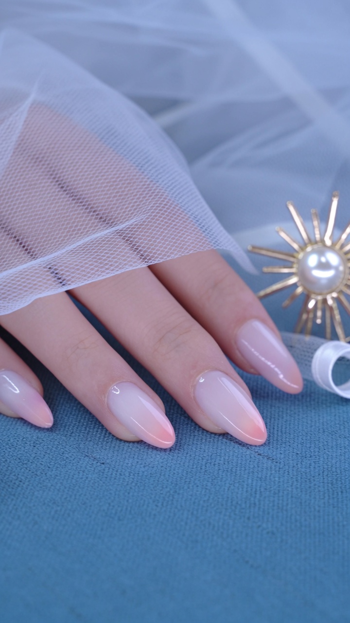 Jelly Ombre Gel-Nägel – Schritt-für-Schritt Anleitung