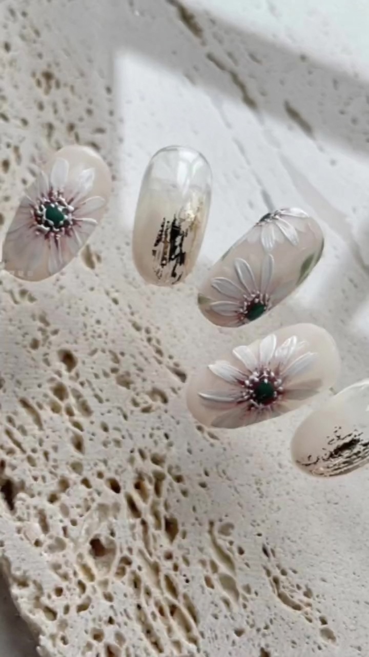 Gemaltes Sommer-Gänseblümchen-Gel-Nageldesign — Schritt-für-Schritt-Anleitung