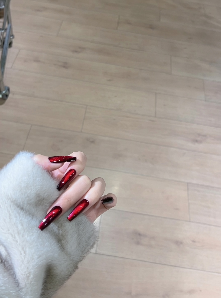 Tiefrote Magnetische Cat-Eye-Gelnägel — Schritt-für-Schritt-Anleitung