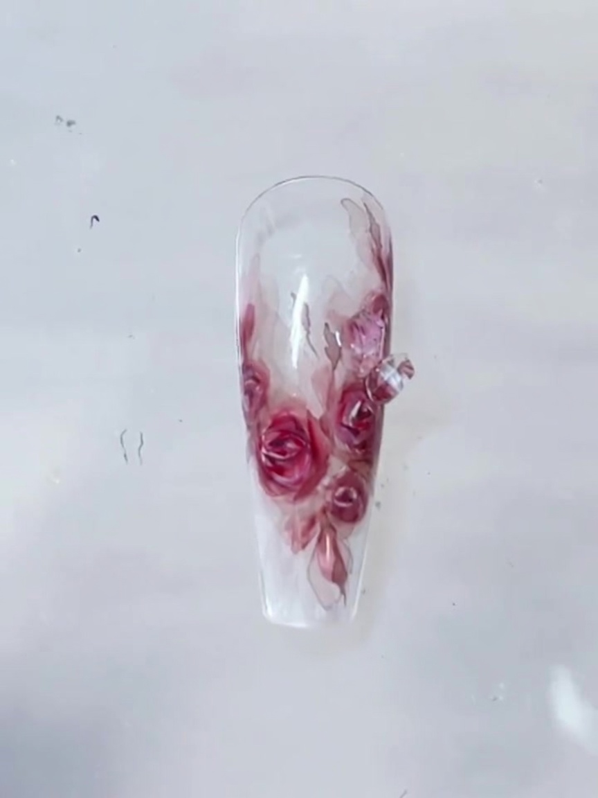 Blutrote handgemachte Rosen Nagelkunst Tutorial