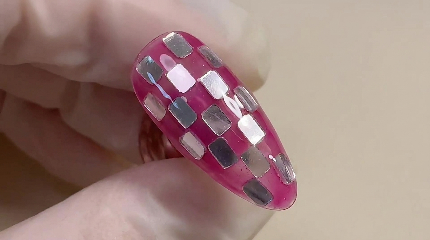 Rosa und Silber Spiegel-Schachbrett Nail Art Tutorial