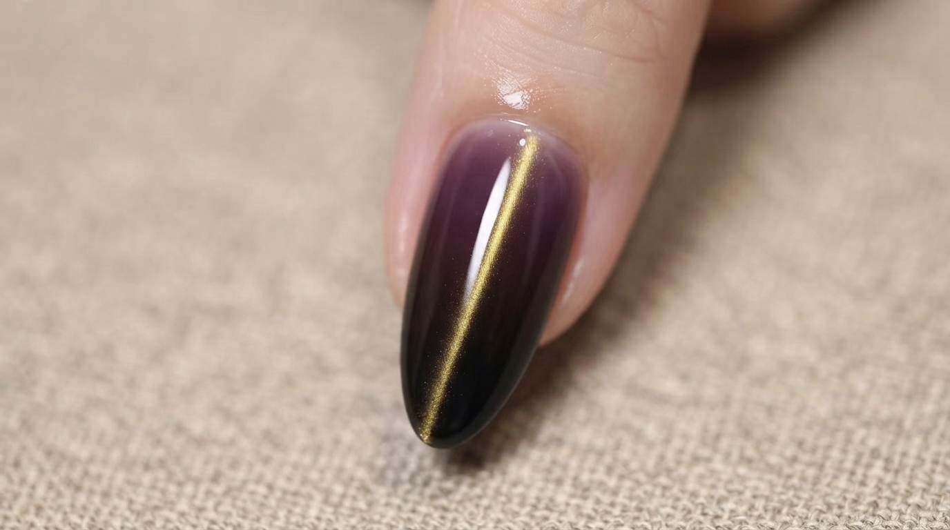 Dunkle Gothic-Nägel: Lila-schwarzes Ombré mit goldenem Cat-Eye — Schritt-für-Schritt-Anleitung