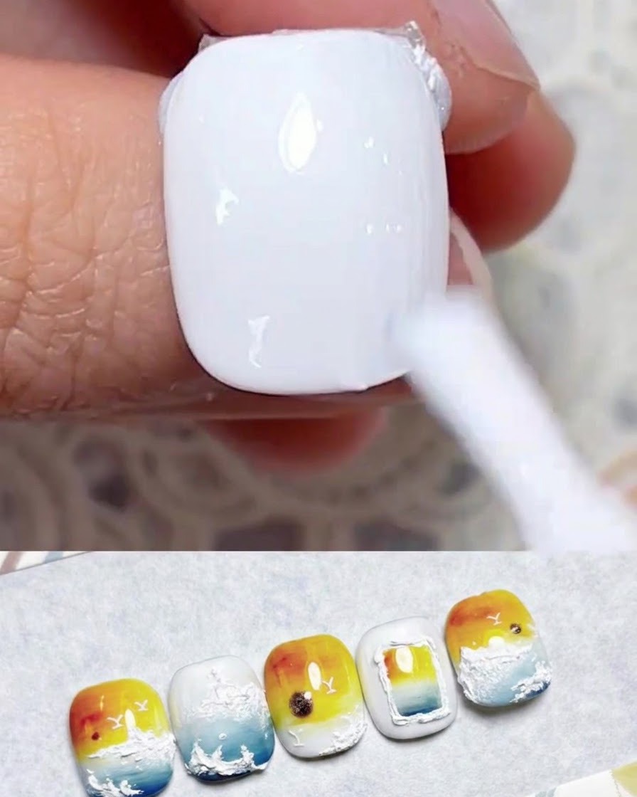 Ein Nagelpinsel trägt eine glatte Schicht milchig-weißes Gel-Polish auf einen Naturnagel auf.