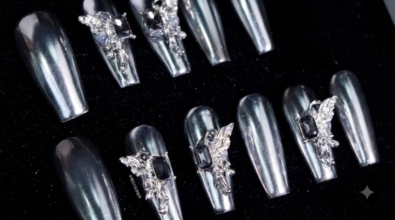 Silberne Chrom-Schmetterlings-Press-On-Nails — Schritt-für-Schritt-Anleitung im Gothic-Glamour-Stil