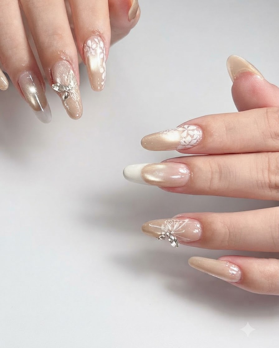 Finger bewegen sich leicht, um den glänzenden Top Coat zu zeigen, der das Licht auf dem Nagelset reflektiert.