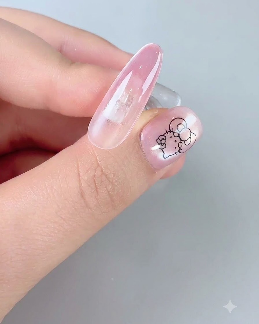 Ein Magnetstab wird nahe an die Nagelspitze gehalten, um das Cat-Eye-Funkeln zu aktivieren.