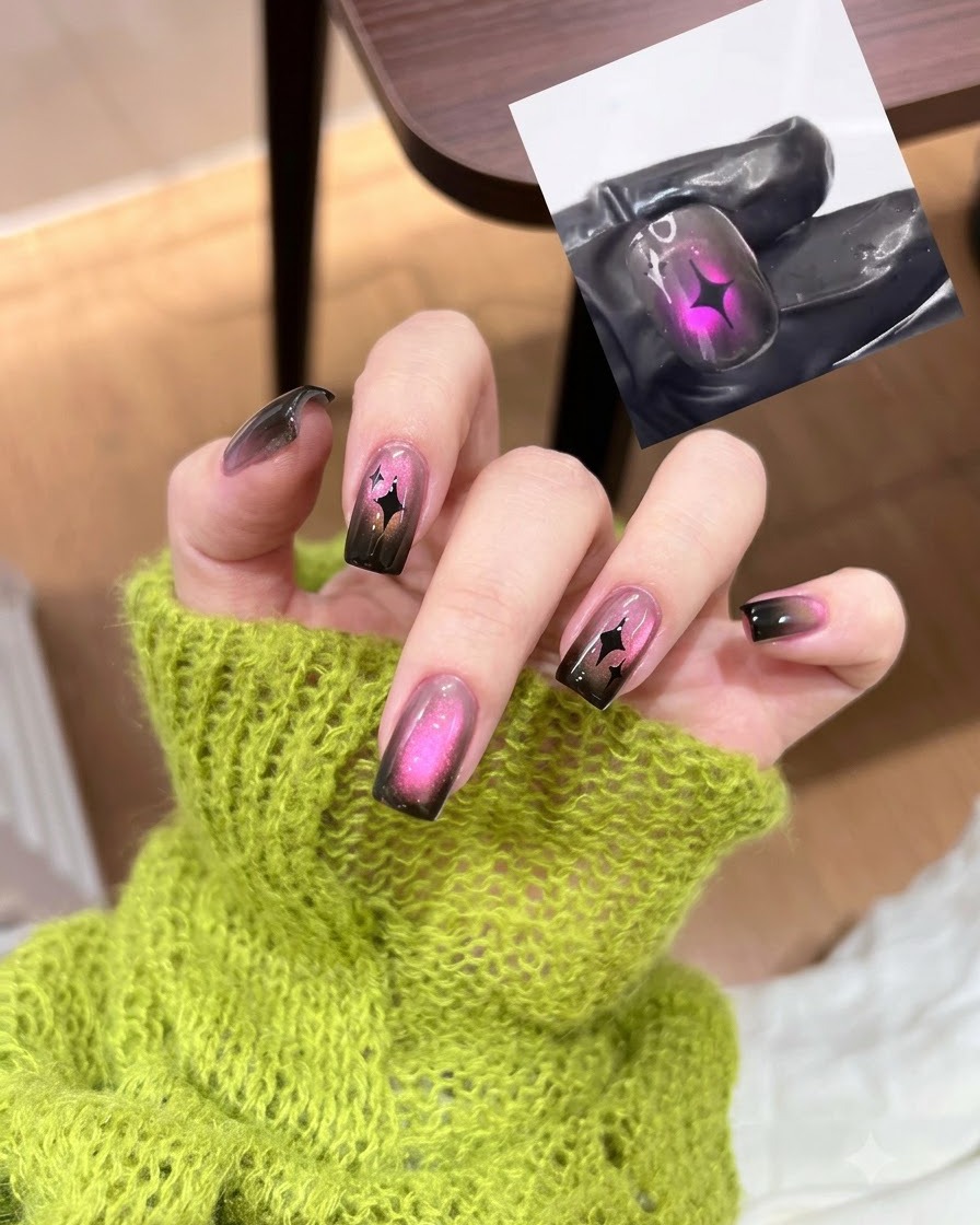 Ein Nagelpinsel trägt eine Schicht transparenten schwarzen Gel-Nagellack auf einen Naturnagel auf.
