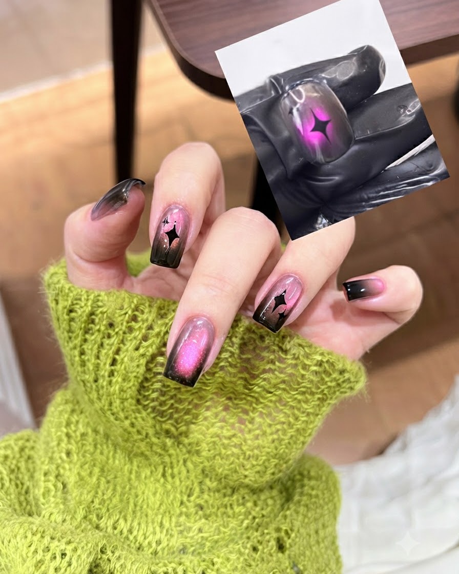 Ein Überlack-Pinsel trägt eine klare, glänzende Versiegelungsschicht über ein fertiges schwarz-rosa Farbverlauf-Cat-Eye-Nageldesign auf.