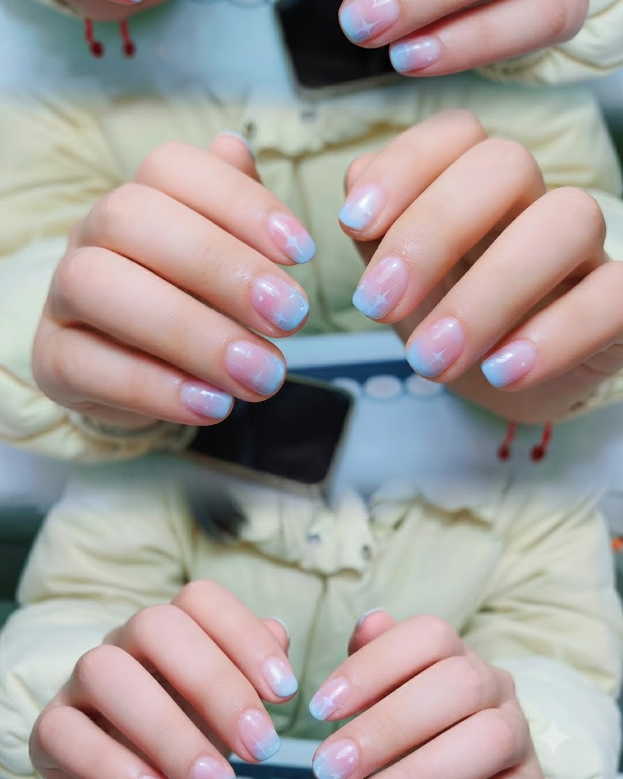 Ein professioneller Pinsel trägt eine dünne Schicht klaren Gel-Basecoats auf einen sauberen Naturnagel auf.
