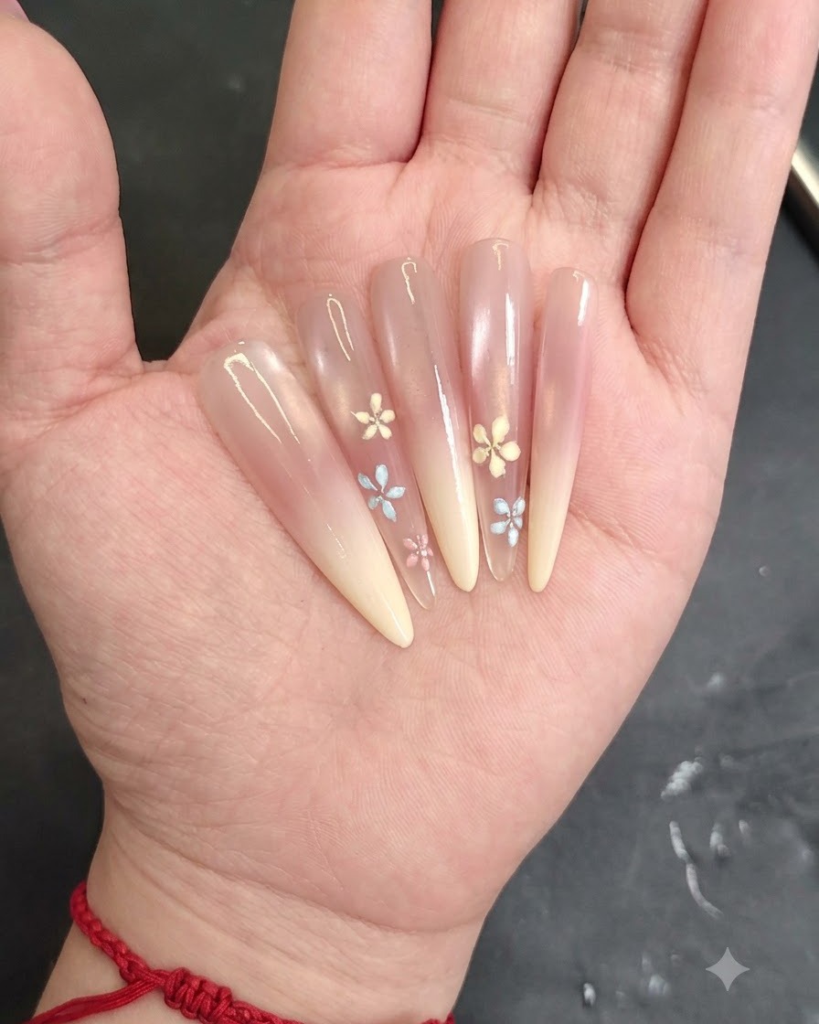 Auftragen von weißem Cat-Eye-Gel auf die obere Hälfte des Nagels mit einem feinen Pinsel.