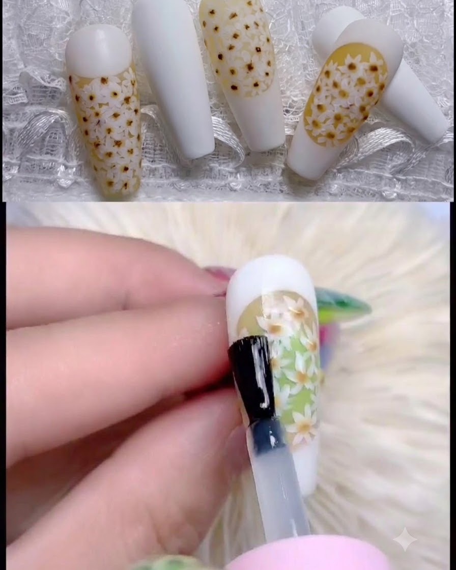 Ein Fingernagel wird unter eine professionelle UV-Lampe gehalten, um die Gel-Lackierung auszuhärten.