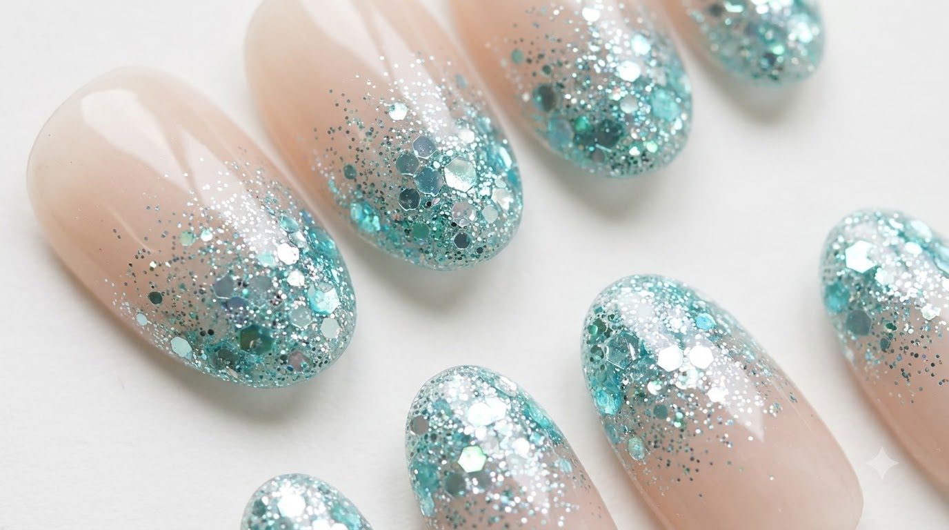 Mintblaue, paillettenbesetzte Glitzer-Ombré-Gelnägel — Schritt-für-Schritt-Anleitung
