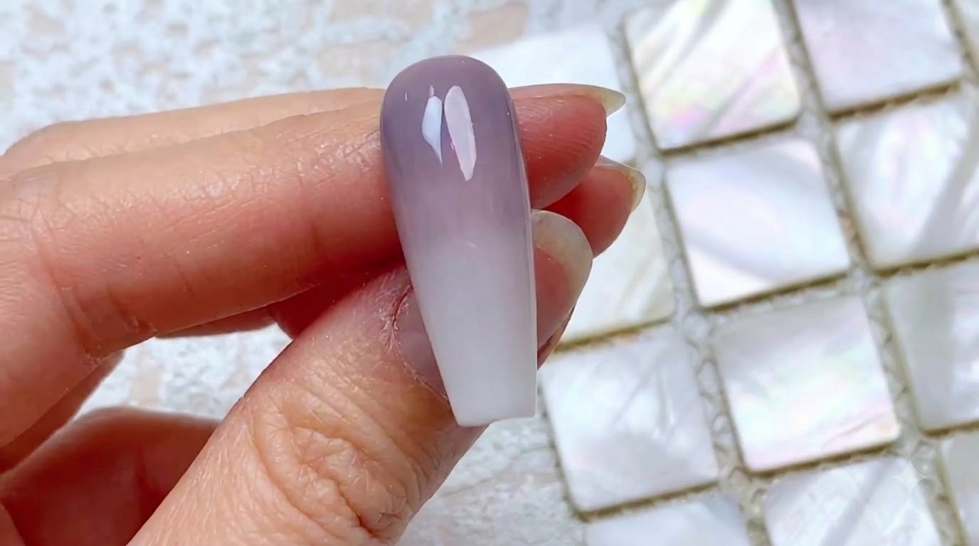 Zweifarbiges vertikales Ombré-Gel-Nageldesign – Schritt-für-Schritt-Anleitung