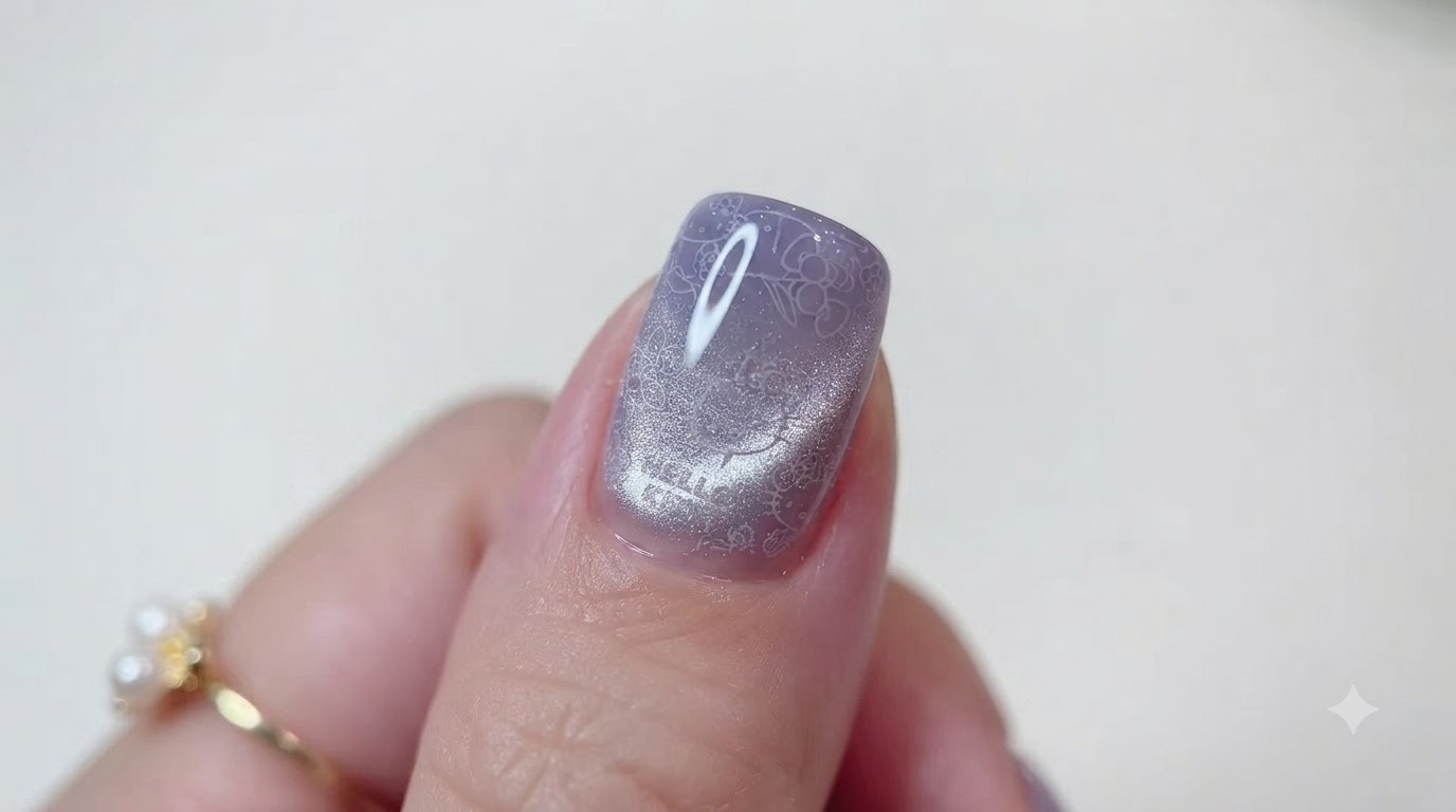 Sommerliches Lila Ombré und Hello Kitty Cat-Eye Nageldesign Anleitung
