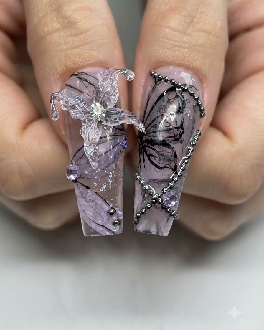 Nahaufnahme einer klaren Trägerfolie mit einem handgezeichneten 3D-Schmetterlingsumriss aus klarem Gel.