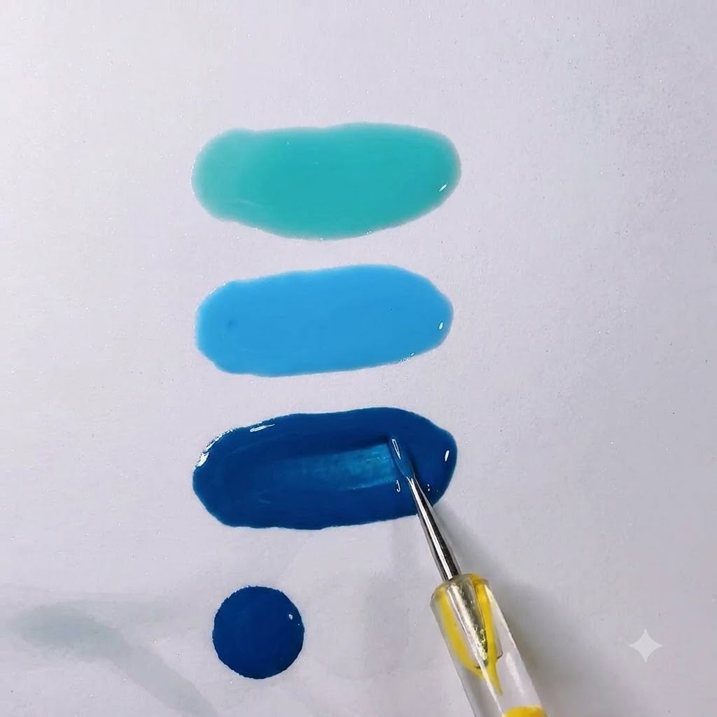 Eine glatte, längliche Pfütze aus durchscheinendem, eisig rauchgrauem Gel auf einer weißen Palette mit einem Mischwerkzeug.